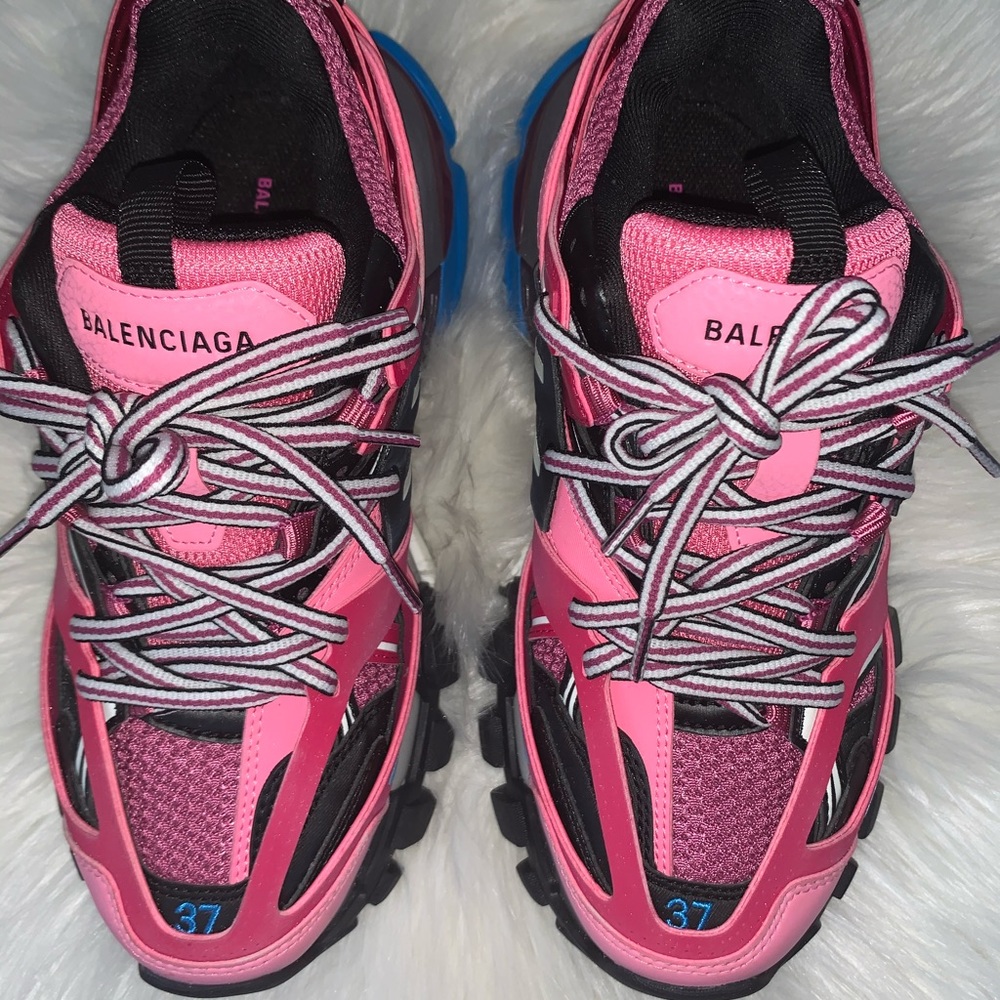 Women’s Balenciaga sneakers size 7. Worn twice.